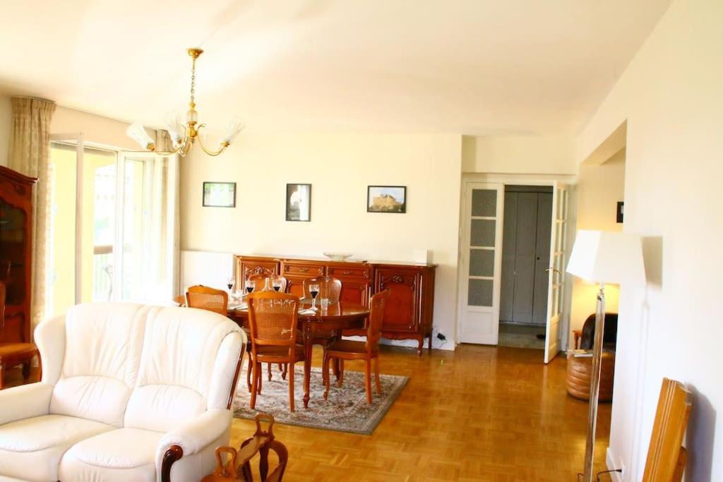 Large 2 Bed-Balcony-7 Mins Walk To Historic Centre Daire Sarlat-la-Canéda Dış mekan fotoğraf